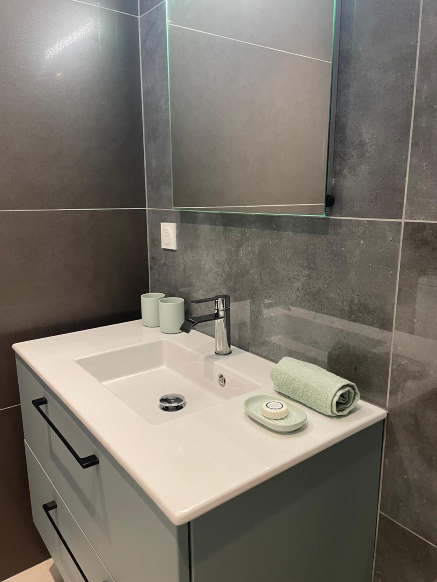 L'Entre Deux M Apartment Saint-Loubès Екстериор снимка