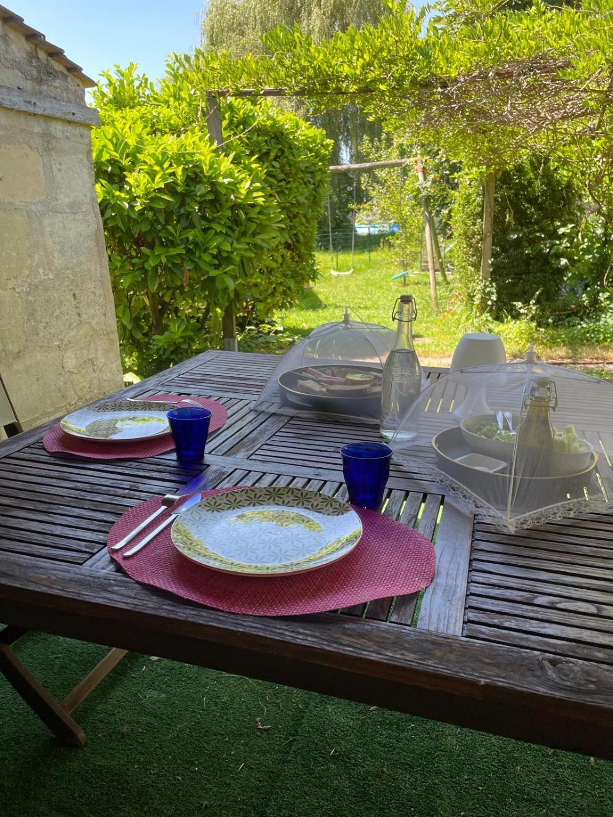 L'Entre Deux M Apartment Saint-Loubès Екстериор снимка