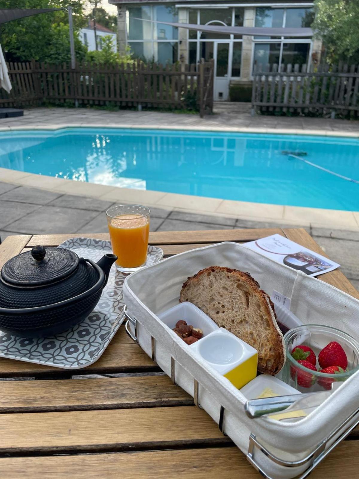 L'Entre Deux M Apartment Saint-Loubès Екстериор снимка